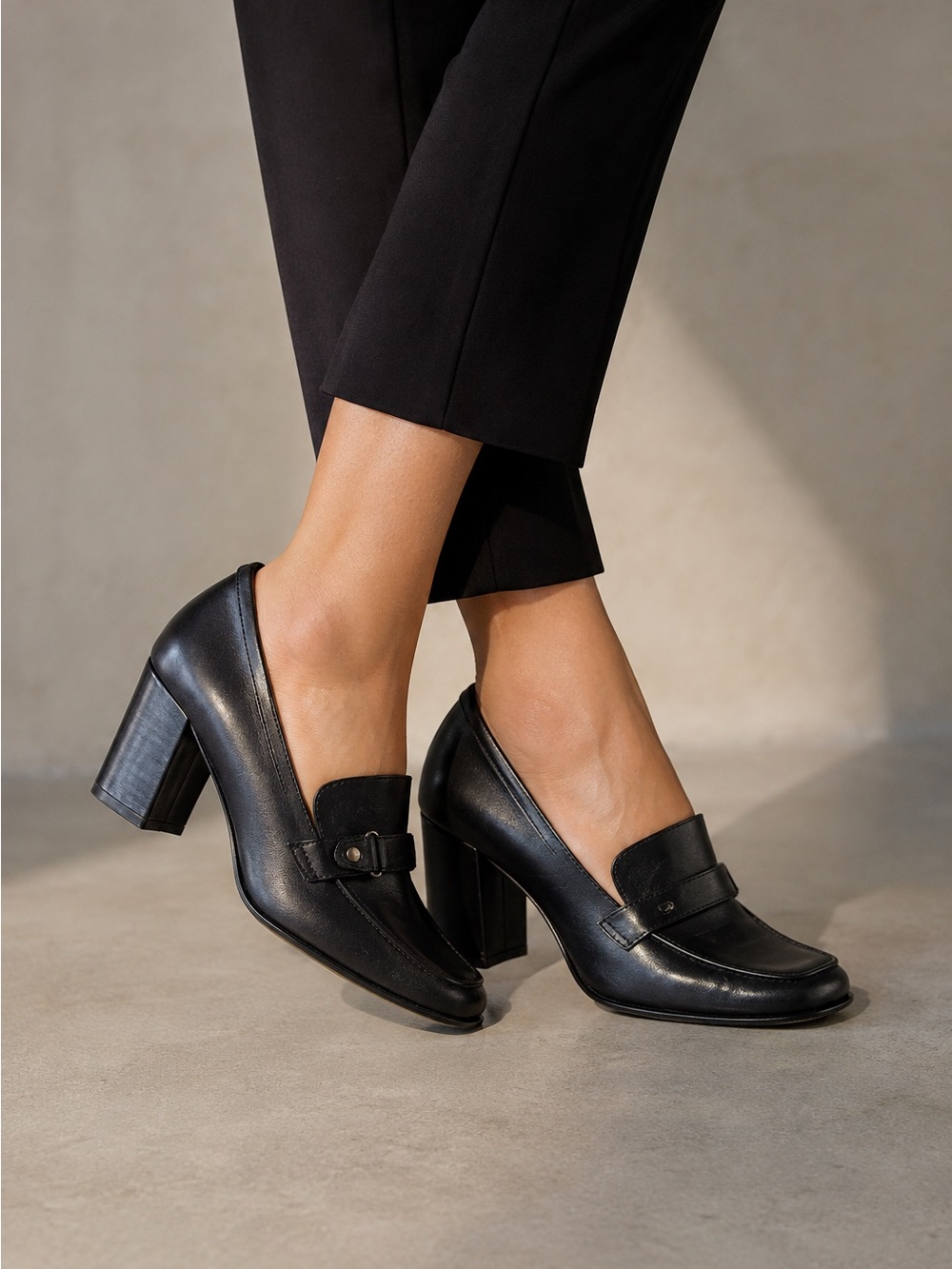 Women Black Glove Leather Pumps